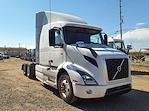 Used 2019 Volvo VNR Conventional Cab 6x4, Semi Truck for sale #789244 - photo 4