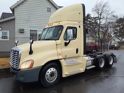 Used 2015 Freightliner Cascadia Day Cab 6x4, Semi Truck for sale #320498 - photo 1