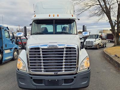 Used 2015 Freightliner Cascadia Day Cab 6x4, Semi Truck for sale #333514 - photo 2