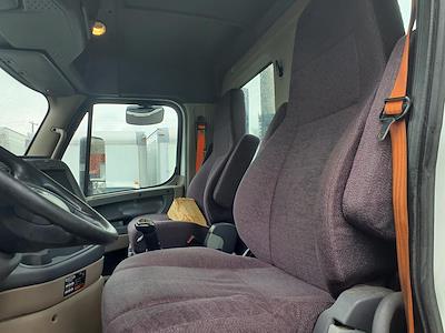 Used 2015 Freightliner Cascadia Day Cab 4x2, Semi Truck for sale #351898 - photo 1