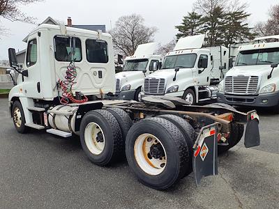 Used 2015 Freightliner Cascadia Day Cab 6x4, Semi Truck for sale #375623 - photo 2