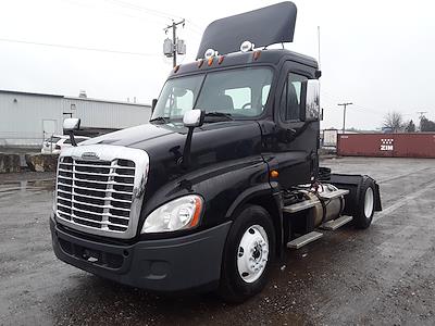 Used 2014 Freightliner Cascadia Day Cab 4x2, Semi Truck for sale #516699 - photo 2