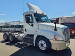 Used 2016 Freightliner Cascadia Day Cab 6x4, Semi Truck for sale #652740 - photo 5