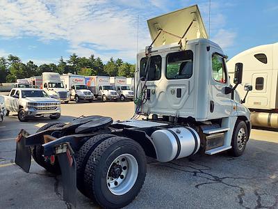 Used 2016 Freightliner Cascadia Day Cab 4x2, Semi Truck for sale #663378 - photo 2