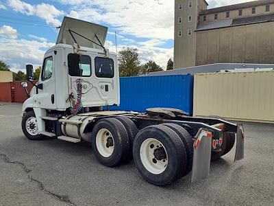 Used 2016 Freightliner Cascadia Day Cab 6x4, Semi Truck for sale #663459 - photo 2