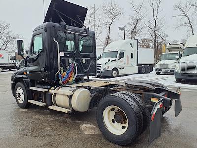 Used 2017 Freightliner Cascadia Day Cab 4x2, Semi Truck for sale #670741 - photo 2