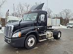 Used 2017 Freightliner Cascadia Day Cab 4x2, Semi Truck for sale #670741 - photo 1