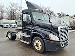 Used 2017 Freightliner Cascadia Day Cab 4x2, Semi Truck for sale #670741 - photo 4