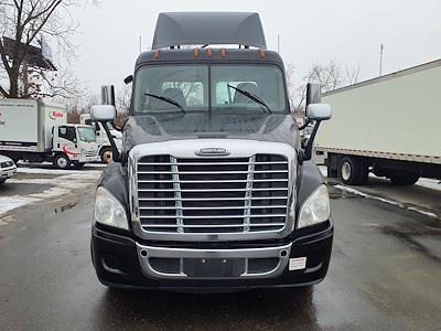 Used 2017 Freightliner Cascadia Day Cab 4x2, Semi Truck for sale #670742 - photo 2