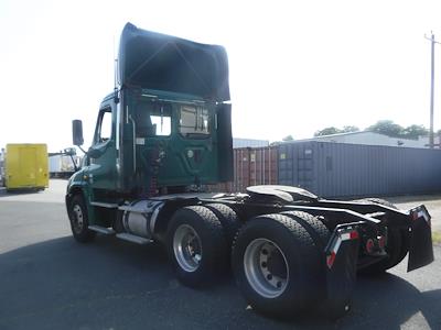 Used 2017 Freightliner Cascadia Day Cab 6x4, Semi Truck for sale #678363 - photo 2