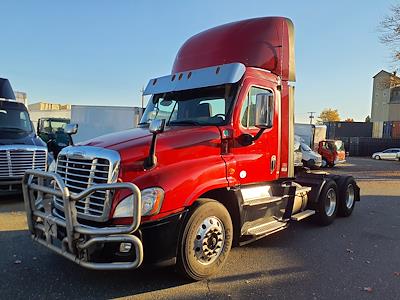 Used 2017 Freightliner Cascadia Day Cab 6x4, Semi Truck for sale #678420 - photo 1
