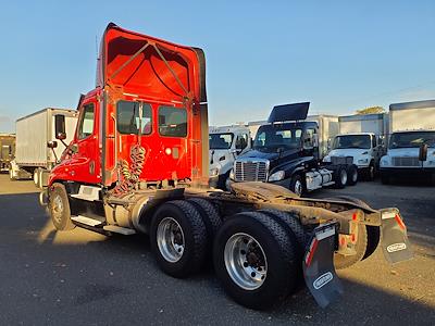 Used 2017 Freightliner Cascadia Day Cab 6x4, Semi Truck for sale #678420 - photo 2