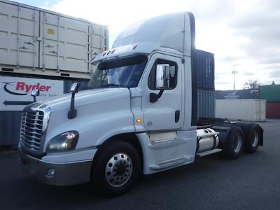 Used 2018 Freightliner Cascadia Day Cab 6x4, Semi Truck for sale #681640 - photo 1