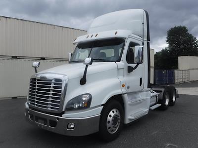 Used 2018 Freightliner Cascadia Day Cab 6x4, Semi Truck for sale #681690 - photo 1