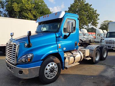 Used 2018 Freightliner Cascadia Day Cab 6x4, Semi Truck for sale #683548 - photo 1