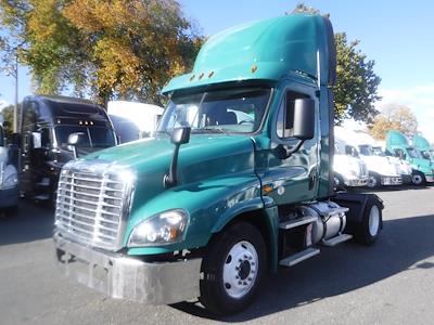 Used 2018 Freightliner Cascadia Day Cab 4x2, Semi Truck for sale #752776 - photo 1