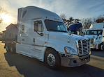 Used 2018 Freightliner Cascadia Sleeper Cab 6x4, Semi Truck for sale #781568 - photo 4