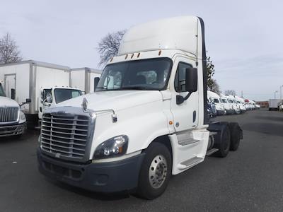 Used 2019 Freightliner Cascadia Day Cab 6x4, Semi Truck for sale #823049 - photo 1