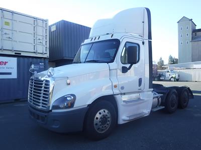 Used 2019 Freightliner Cascadia Day Cab 6x4, Semi Truck for sale #823569 - photo 1