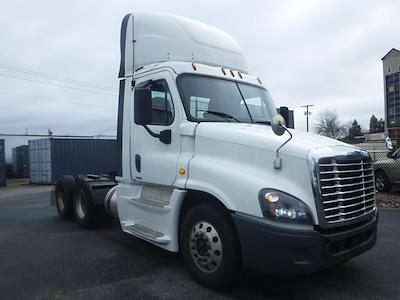 Used 2019 Freightliner Cascadia Day Cab 6x4, Semi Truck for sale #823750 - photo 1