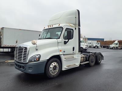 Used 2019 Freightliner Cascadia Day Cab 6x4, Semi Truck for sale #824539 - photo 1