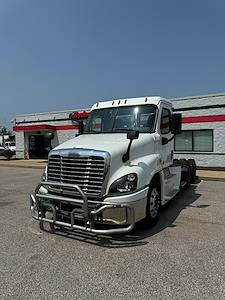 Used 2020 Freightliner Cascadia Day Cab 6x4, Semi Truck for sale #268510 - photo 1