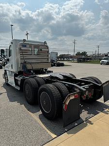 Used 2020 Freightliner Cascadia Day Cab 6x4, Semi Truck for sale #268510 - photo 2