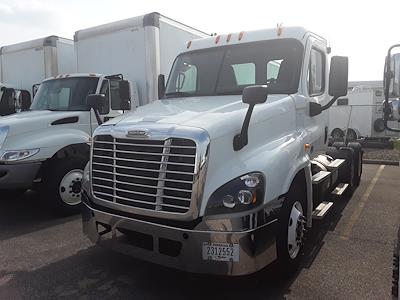 Used 2015 Freightliner Cascadia Day Cab 6x4, Semi Truck for sale #375468 - photo 1
