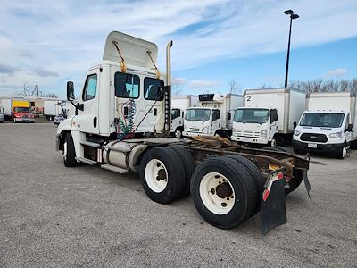 Used 2014 Freightliner Cascadia Day Cab 6x4, Semi Truck for sale #547060 - photo 2