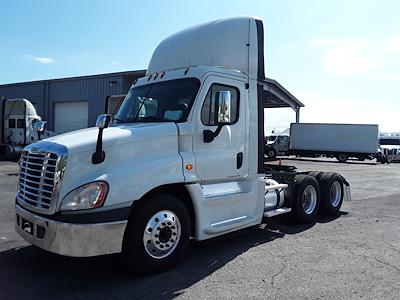 Used 2017 Freightliner Cascadia Day Cab 6x4, Semi Truck for sale #676470 - photo 1