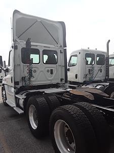 Used 2017 Freightliner Cascadia Day Cab 6x4, Semi Truck for sale #676470 - photo 2