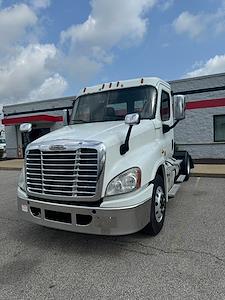 Used 2017 Freightliner Cascadia Day Cab 4x2, Semi Truck for sale #680891 - photo 1