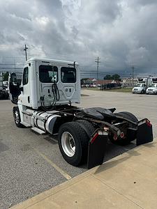 Used 2017 Freightliner Cascadia Day Cab 4x2, Semi Truck for sale #680891 - photo 2