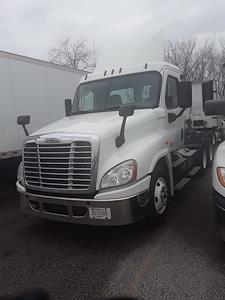 Used 2018 Freightliner Cascadia Day Cab 6x4, Semi Truck for sale #685190 - photo 1