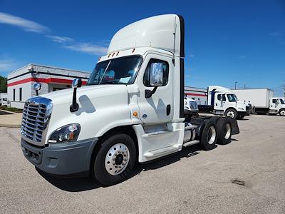 Used 2018 Freightliner Cascadia Day Cab 6x4, Semi Truck for sale #765879 - photo 1