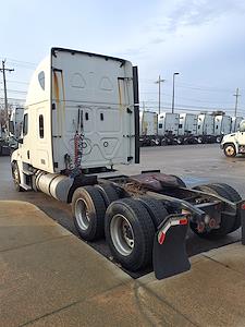 Used 2019 Freightliner Cascadia Sleeper Cab 6x4, Semi Truck for sale #864239 - photo 2