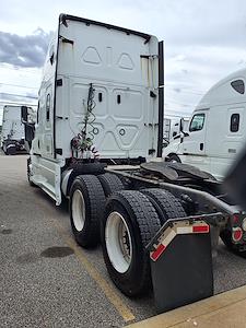 Used 2019 Freightliner Cascadia Sleeper Cab 6x4, Semi Truck for sale #870907 - photo 2