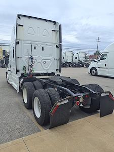 Used 2019 Freightliner Cascadia Sleeper Cab 6x4, Semi Truck for sale #870916 - photo 2