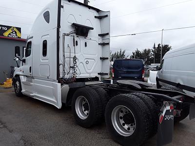 Used 2018 Freightliner Cascadia Sleeper Cab 6x4, Semi Truck for sale #223093 - photo 2