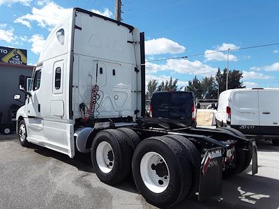 Used 2020 Freightliner Cascadia Sleeper Cab 6x4, Semi Truck for sale #290741 - photo 2