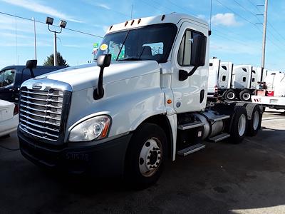 Used 2015 Freightliner Cascadia Day Cab 6x4, Semi Truck for sale #571578 - photo 1