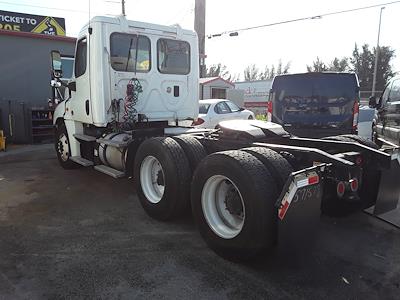 Used 2015 Freightliner Cascadia Day Cab 6x4, Semi Truck for sale #571578 - photo 2