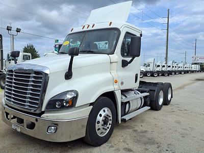 Used 2018 Freightliner Cascadia Day Cab 6x4, Semi Truck for sale #771615 - photo 1