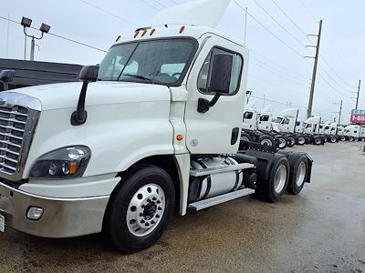 Used 2018 Freightliner Cascadia Day Cab 6x4, Semi Truck for sale #771616 - photo 1