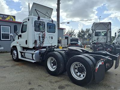 Used 2018 Freightliner Cascadia Day Cab 6x4, Semi Truck for sale #771617 - photo 2