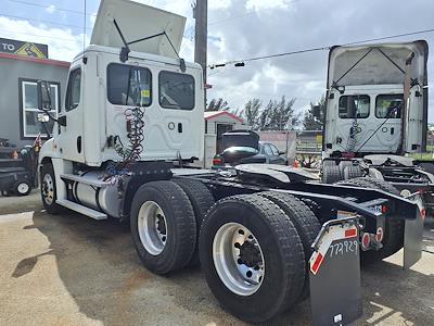 Used 2018 Freightliner Cascadia Day Cab 6x4, Semi Truck for sale #772929 - photo 2