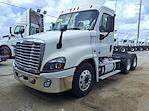 Used 2018 Freightliner Cascadia Day Cab 6x4, Semi Truck for sale #772929 - photo 1