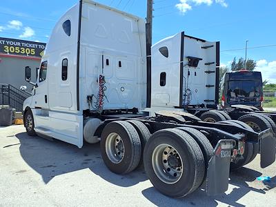 Used 2019 Freightliner Cascadia Sleeper Cab 6x4, Semi Truck for sale #836212 - photo 2