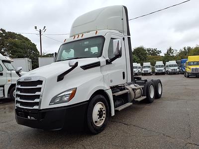 Used 2021 Freightliner Cascadia Day Cab 6x4, Semi Truck for sale #293995 - photo 1