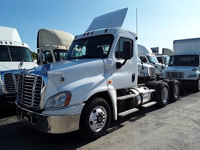 2015 Freightliner Cascadia Day Cab 6x4, Semi Truck for sale #304538 - photo 1